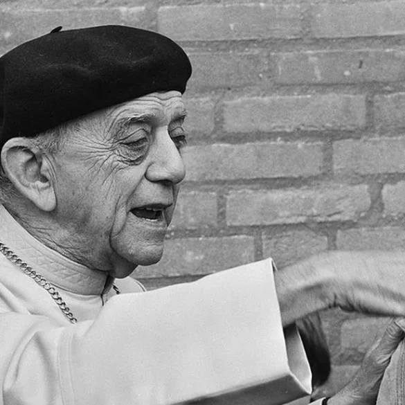 3 dom helder camara em visita a holanda em 1981 livros mostra como passos de religioso no exterior eram monitorados pela ditadura via itamaraty copia