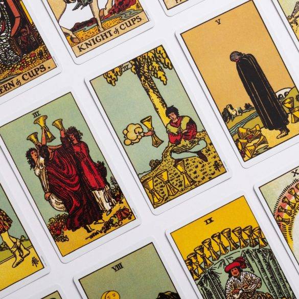 tarot viva luna studios GLsAydqqgzs unsplash