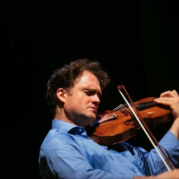 O violista Rafaell Altino apresentará recital em homenagem aos 150 anos de Rachmaninoff. (Foto: Divulgação).