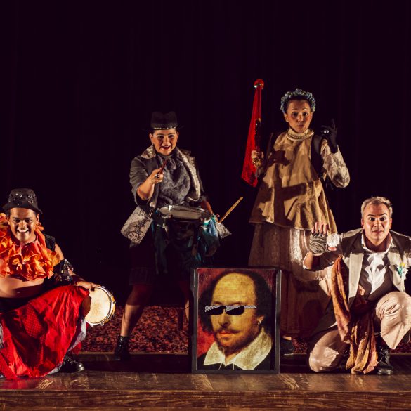 PRAZER SHAKESPEARE OU PECAS DE BOLSO. Foto Fernando Pereira