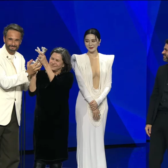 Rodrigo Santoro Denise Weinberg e Gabriel Mascaro com o Urso de Prata