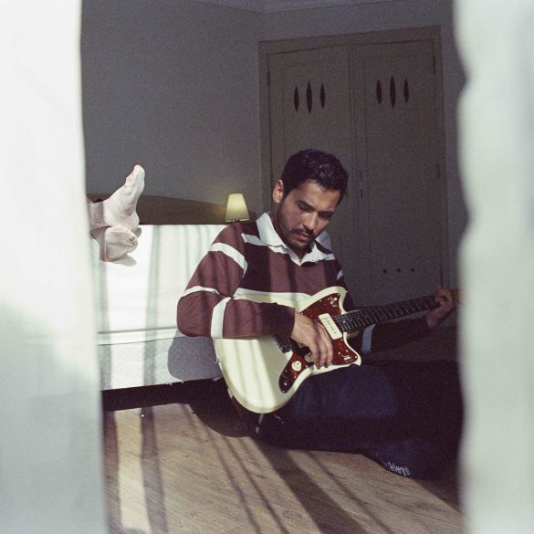 06. Ale Sater Foto de Fernando Mendes e design de Thais Jacoponi