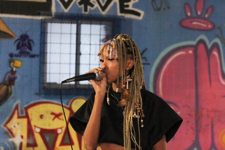 aaa4 Foto olhardemedus4 Poeta Dsan Fliperifa RODA DE FOGO 242