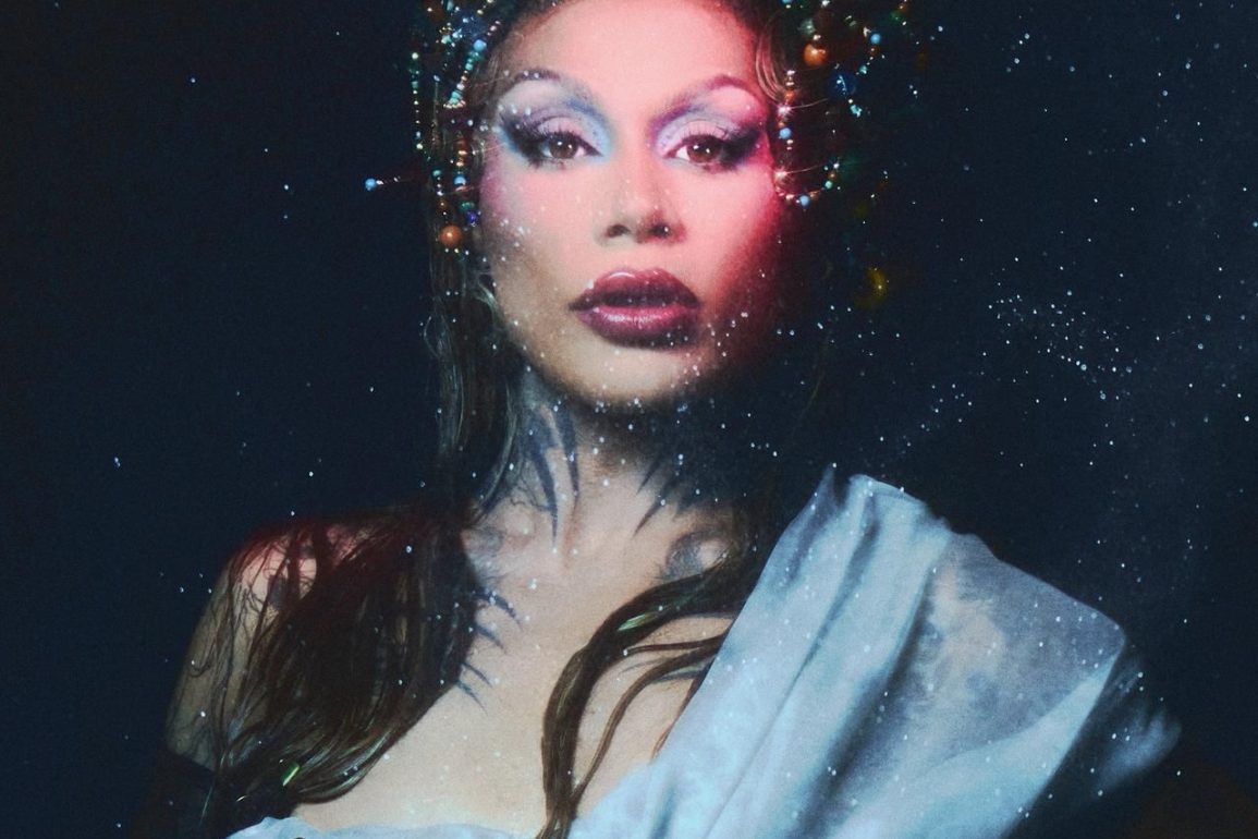 Grag Queen revela capa do álbum “Cósmica” e libera trecho inédito da faixa “Fantoches”