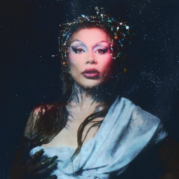 Grag Queen revela capa do álbum “Cósmica” e libera trecho inédito da faixa “Fantoches”