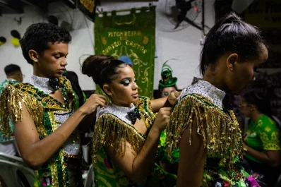 Hugo Muniz foto A companhia pernambucana — oficialmente do Homem da Meia Noite e do Clube Vassourinhas que sao do municipio de Olinda — existe desde 1988